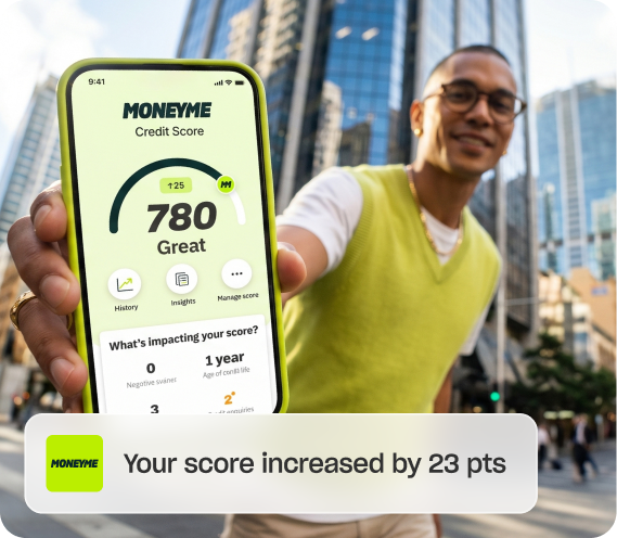 Man holding up his phone showing his MONEYME credit score